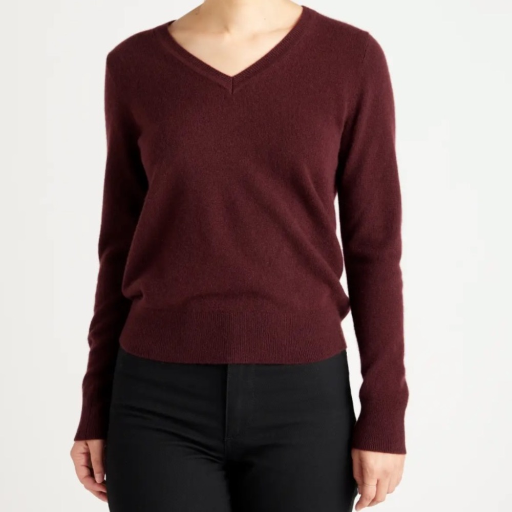 Burgundy 100% cashmere sweater from Quince. New with tags. Size XL